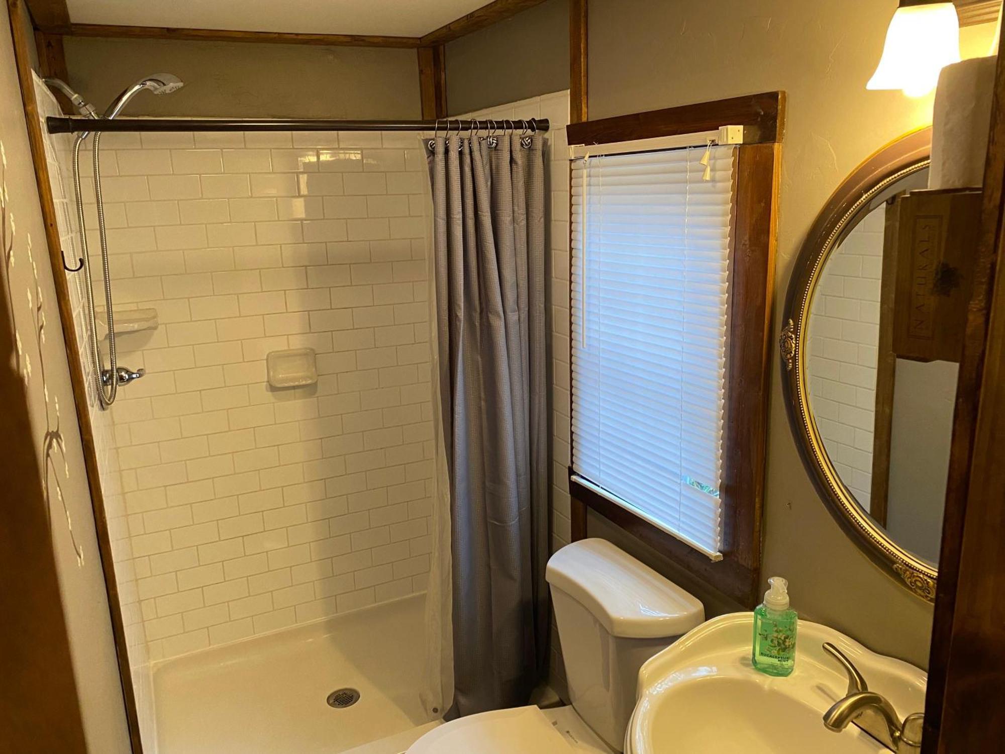 Convenient Cottage-Hot Tub, 4 Minutes To Dahlonega Luaran gambar